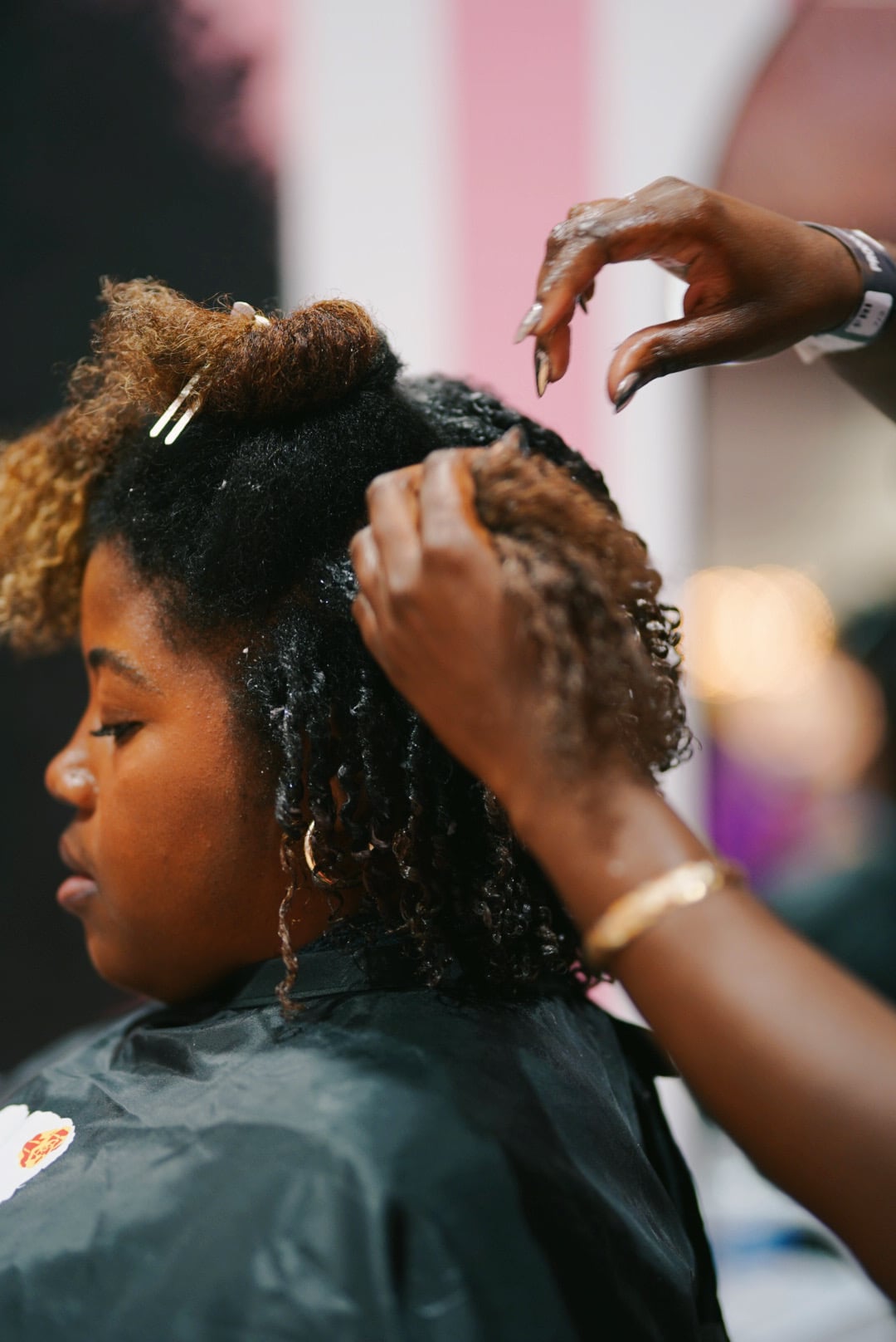Moodhouse braiding a guest on-site at an event